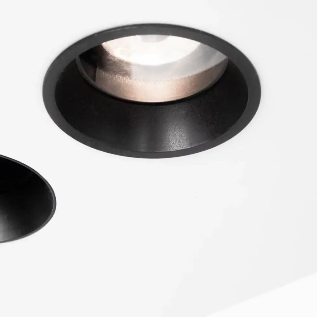 Delta Light Entero downlight, close-up product view in black