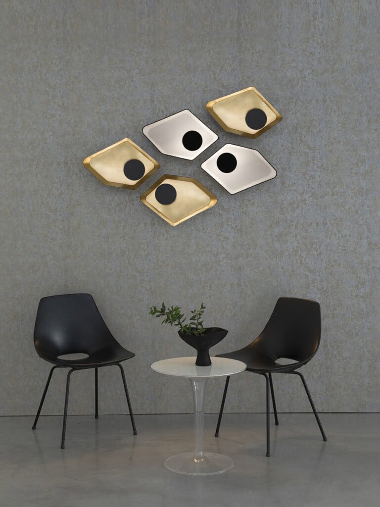 Designheure Nenuphar wall light, cluster of eye-shaped fixtures in gold and white