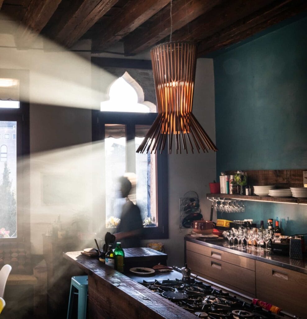Foscarini Allegretto pendant in copper, above a kitchen counter