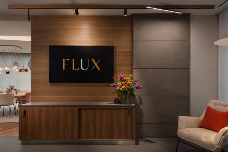 Flux logo.